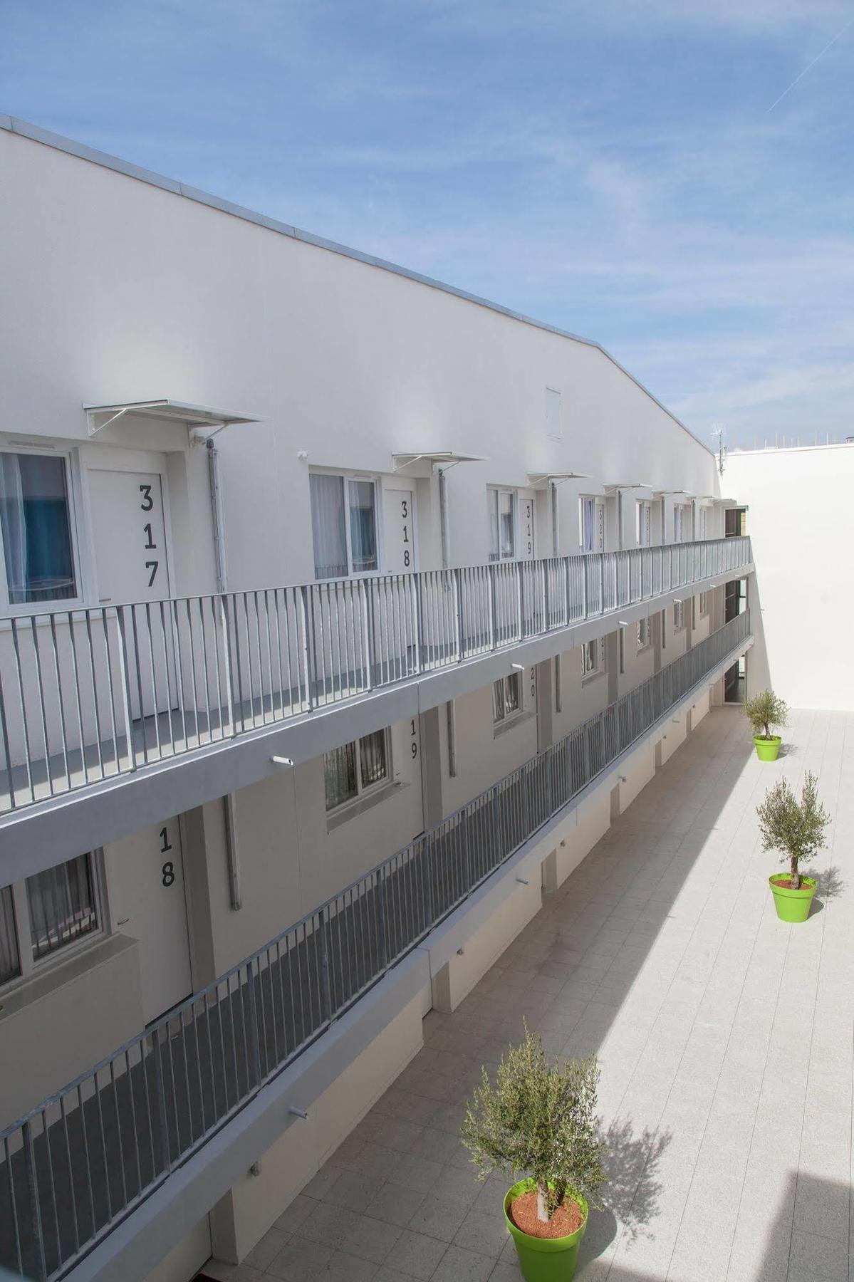Uxco H2o Aparthotel *